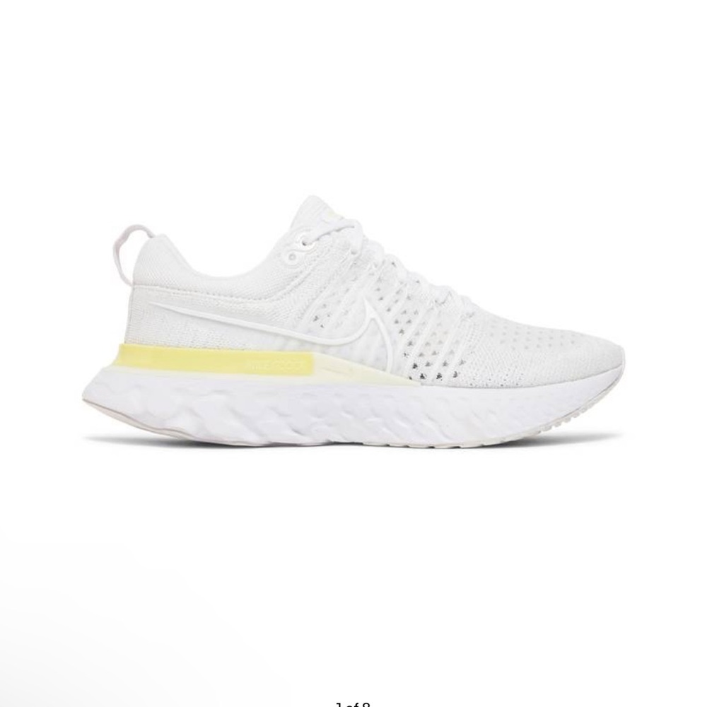 Nike Infinity Flyknit in White / Citron
